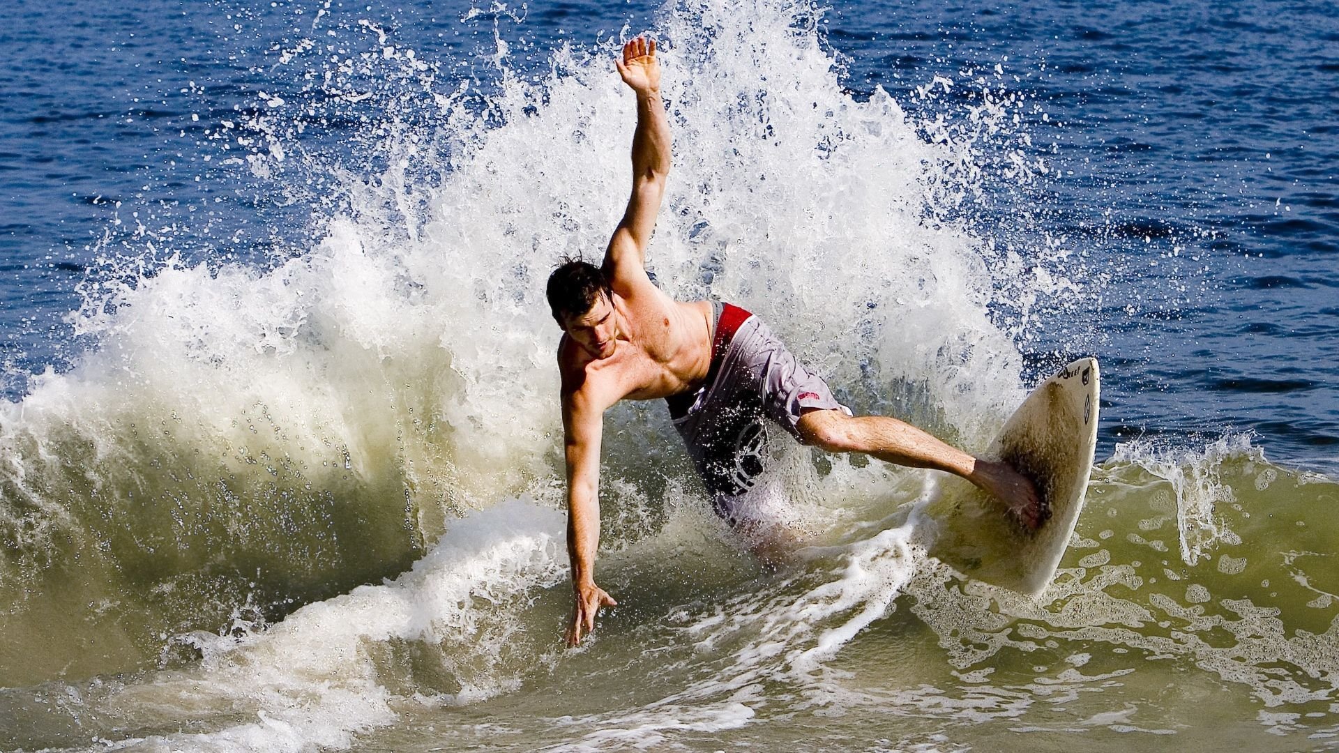 曼联对卡迪夫城展开对决,实力争夺,曼联队对曼城