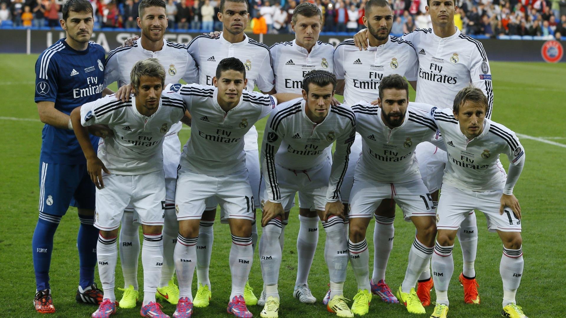 球员在比赛中展现出闪光的篮球技艺，展示出篮球