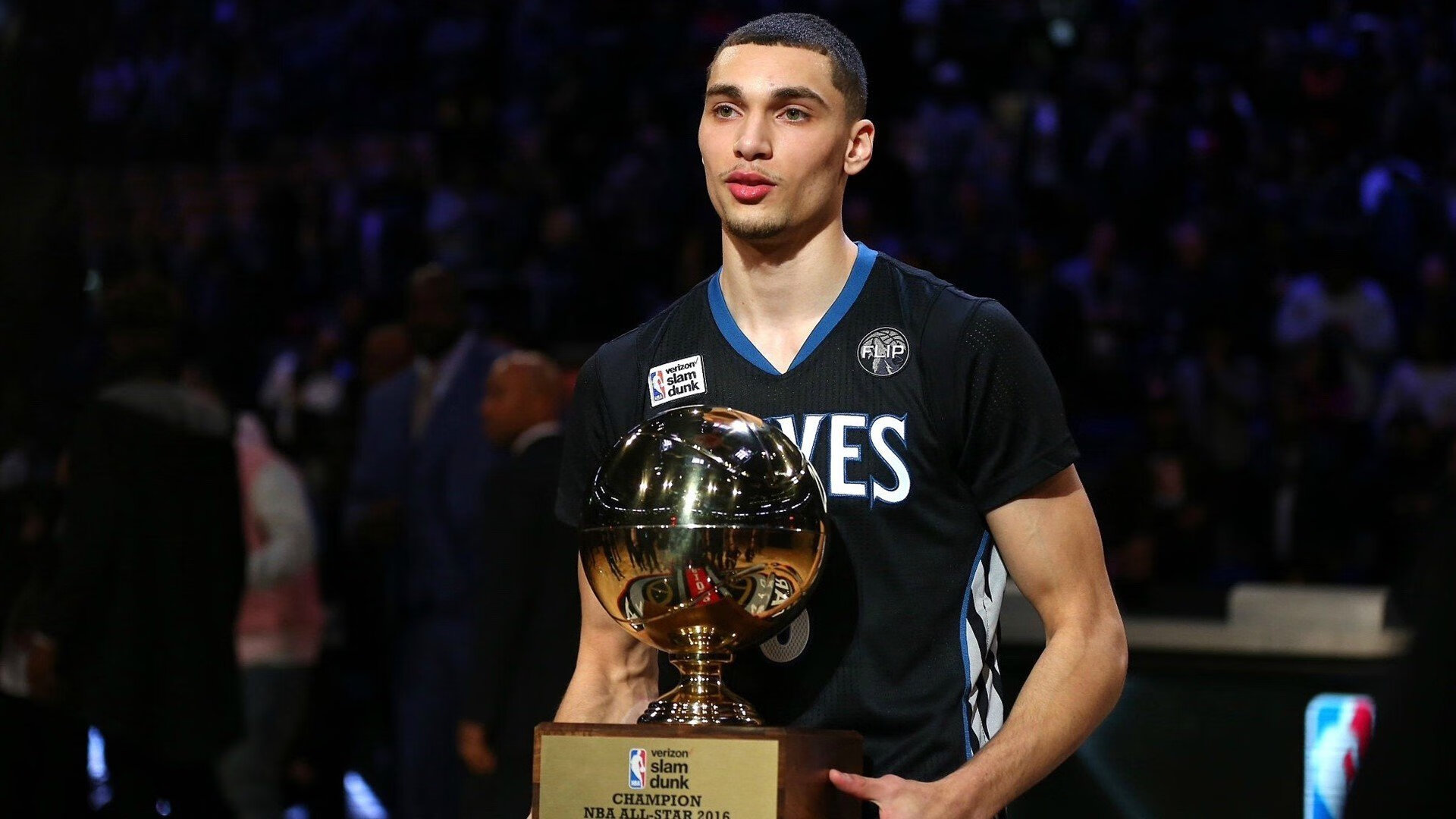 结合趣味元素的比赛直播吸引年轻粉丝